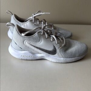 Nike Flex Gray and White Running Shoes